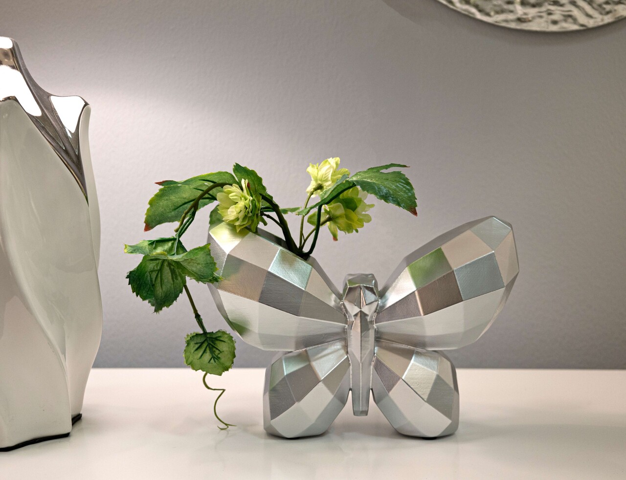 Vaza decorativa Butterfly, Mauro Ferretti, 22.5x8x15 cm, polirasina, argintiu - imagine 7